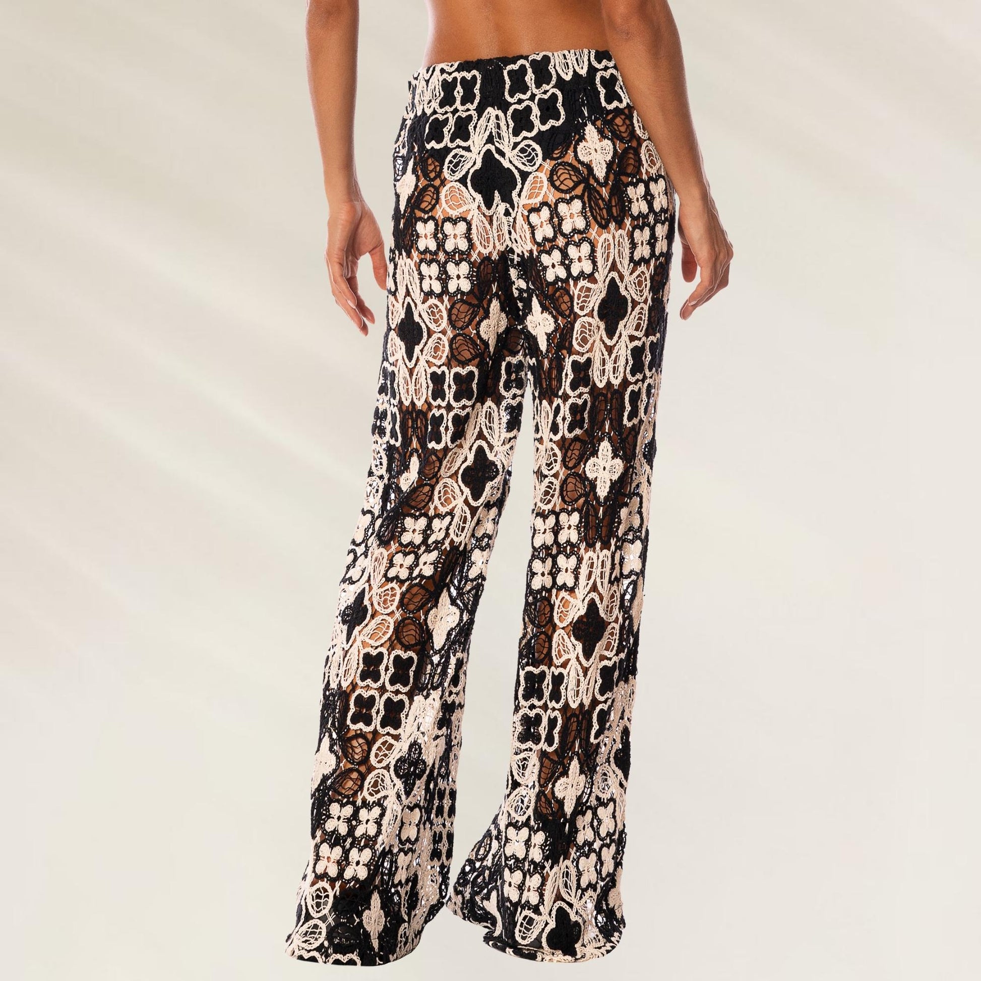 Calças Crochet Floral Maaji com estampa vibrante e design confortável para looks de verão