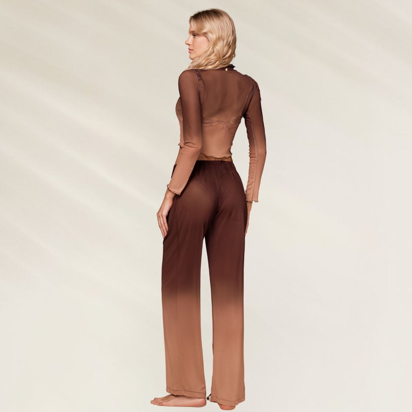 Calças Mesh Transparência Ombré da Ola Azul em tons degradê, perfeitas para um look moderno e estiloso
