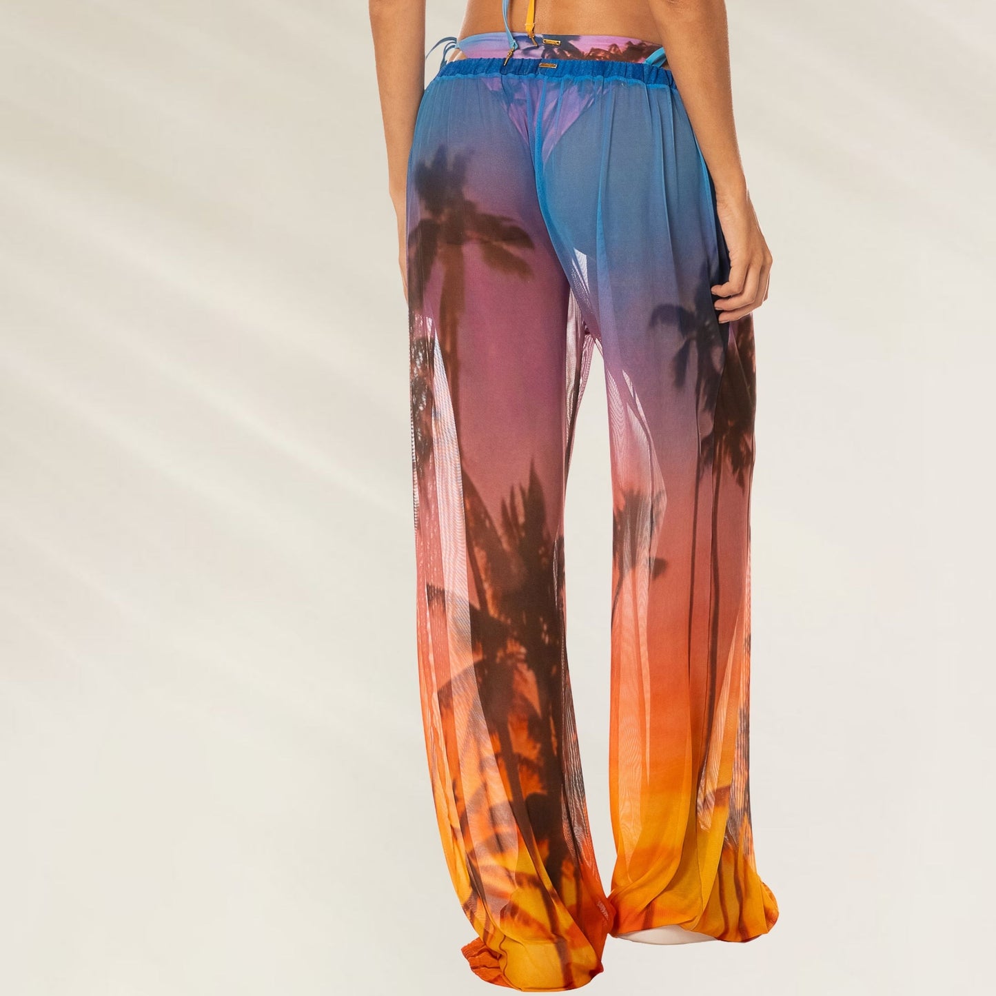 Calças Peach Drift Maaji com estampa vibrante de palmeiras e design leve para conforto no verão