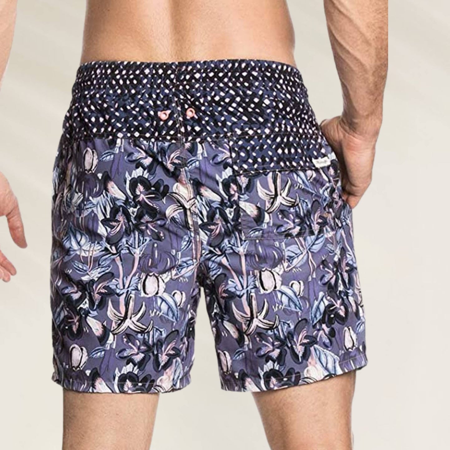 Calções de Banho Homem Floral Navy com estampa vibrante e design confortável para o verão