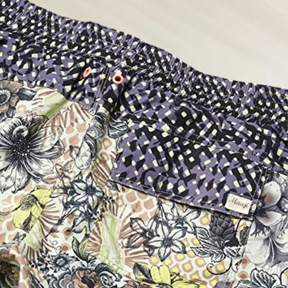 Calção de banho Maaji em estampa floral vintage com cós elástico e detalhes modernos