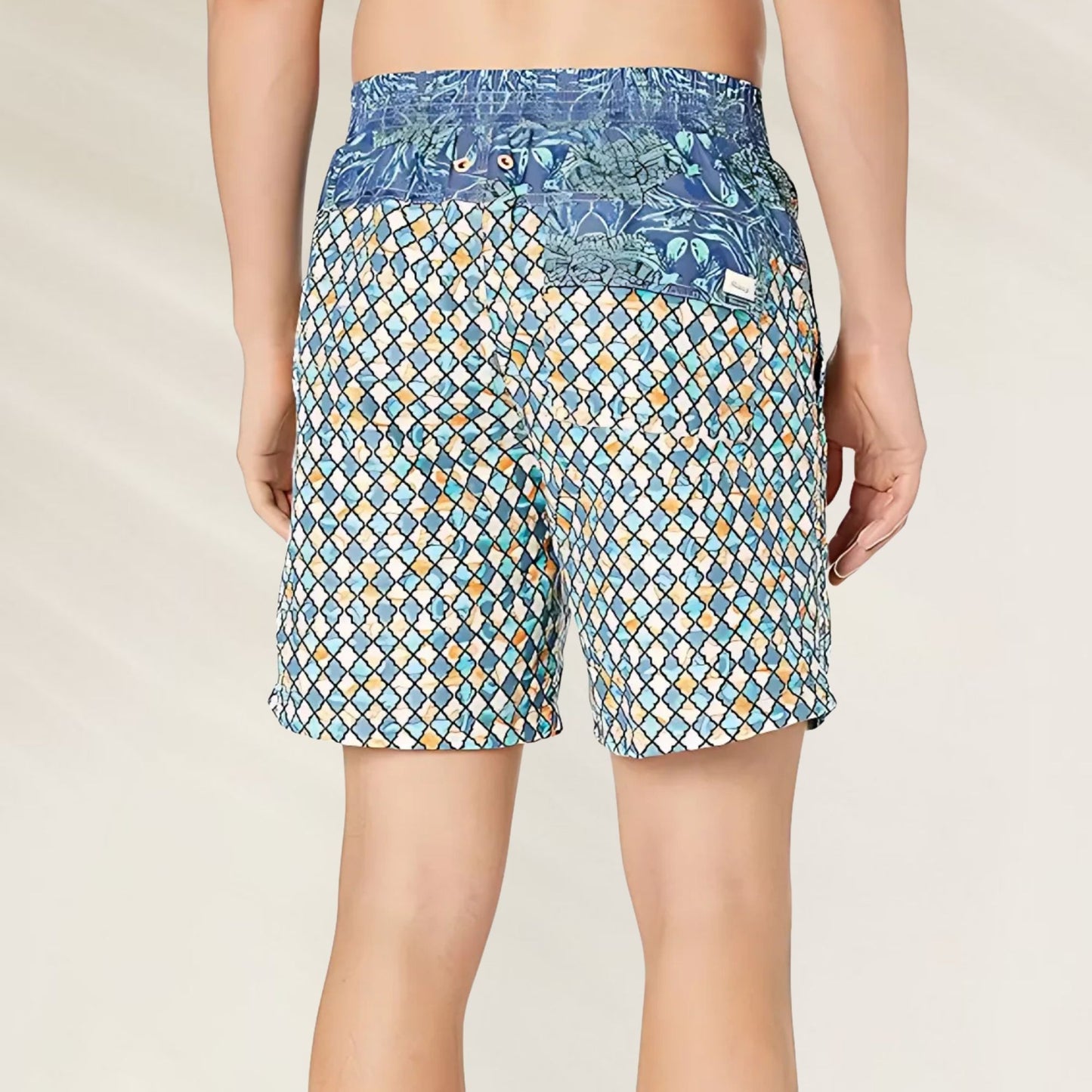 Calções de Banho Mosaic Blue da Maaji com estampa colorida e confortável para uso na praia