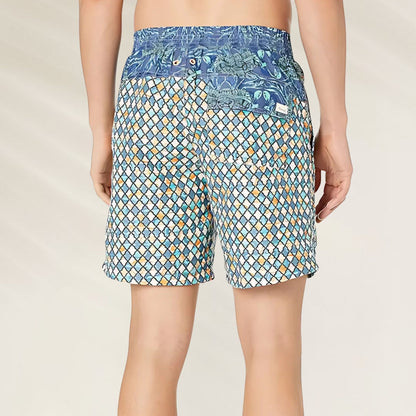 Calções de Banho Mosaic Blue da Maaji com estampa colorida e confortável para uso na praia