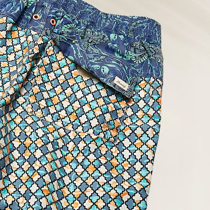 Calções de Banho Mosaic Blue da Maaji com estampa vibrante e bolsos laterais