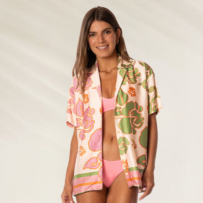 Camisa Floral Floating Blooms da Maaji com estampa vibrante e design leve, ideal para verão