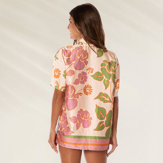 Camisa Floral Floating Blooms da Maaji com estampa vibrante e design solto para um visual confortável