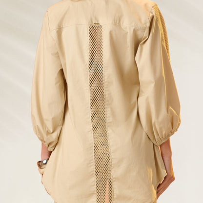 Camisa Debrisa Bege com Detalhe em Rede nas Costas e Mangas Bufantes para Estilo Casual