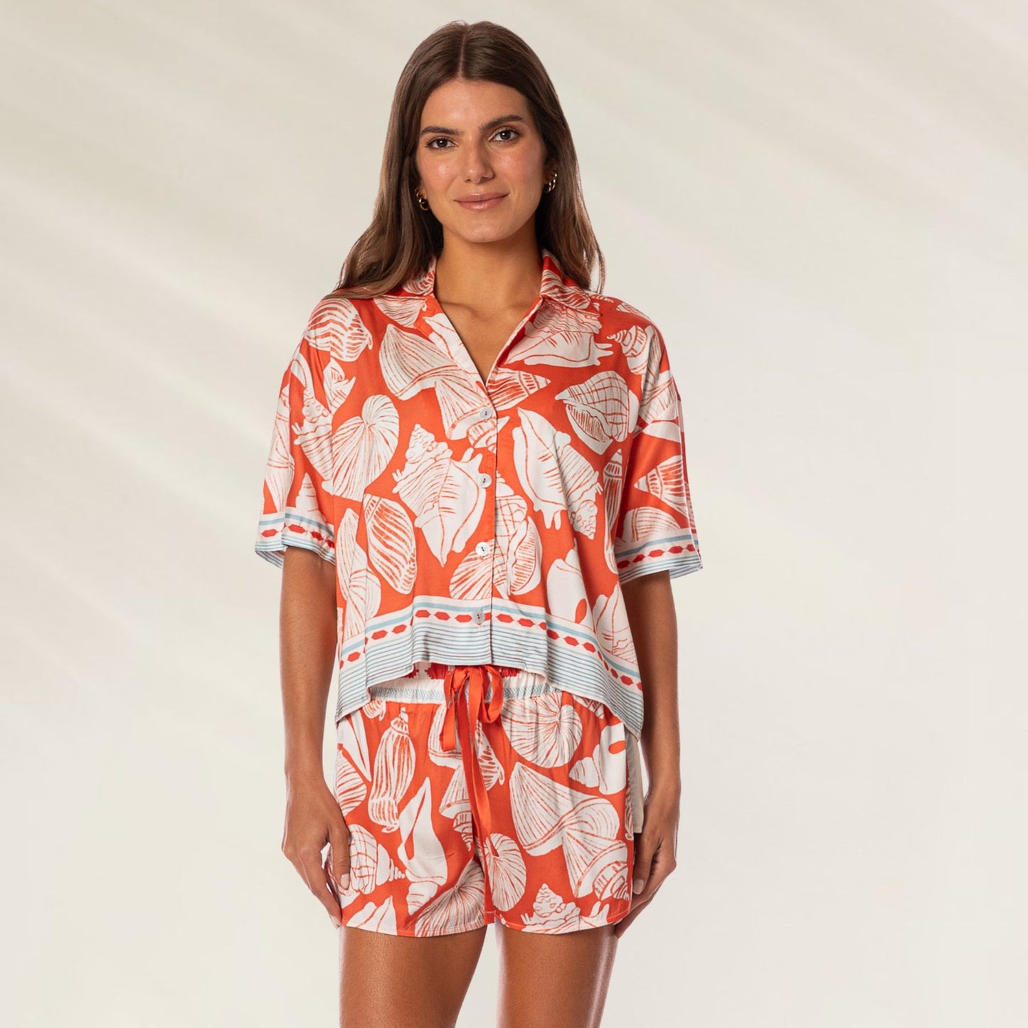 Camisa Octavia Australian Reef da Maaji em estampa floral vibrante, perfeita para dias quentes