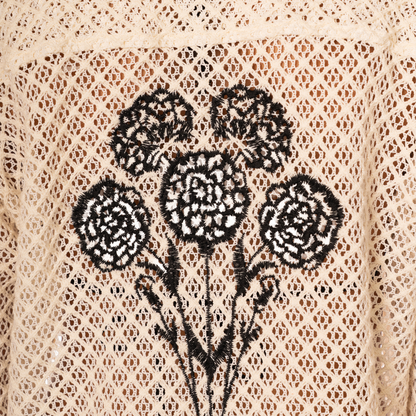 Camiseiro Longo Lunia da Maaji com bordado floral elegante em tom neutro
