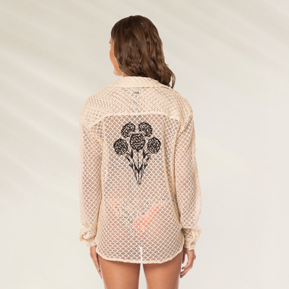 Camiseiro Longo Lunia da Maaji com estampa de flores na parte de trás em tecido leve e arejado