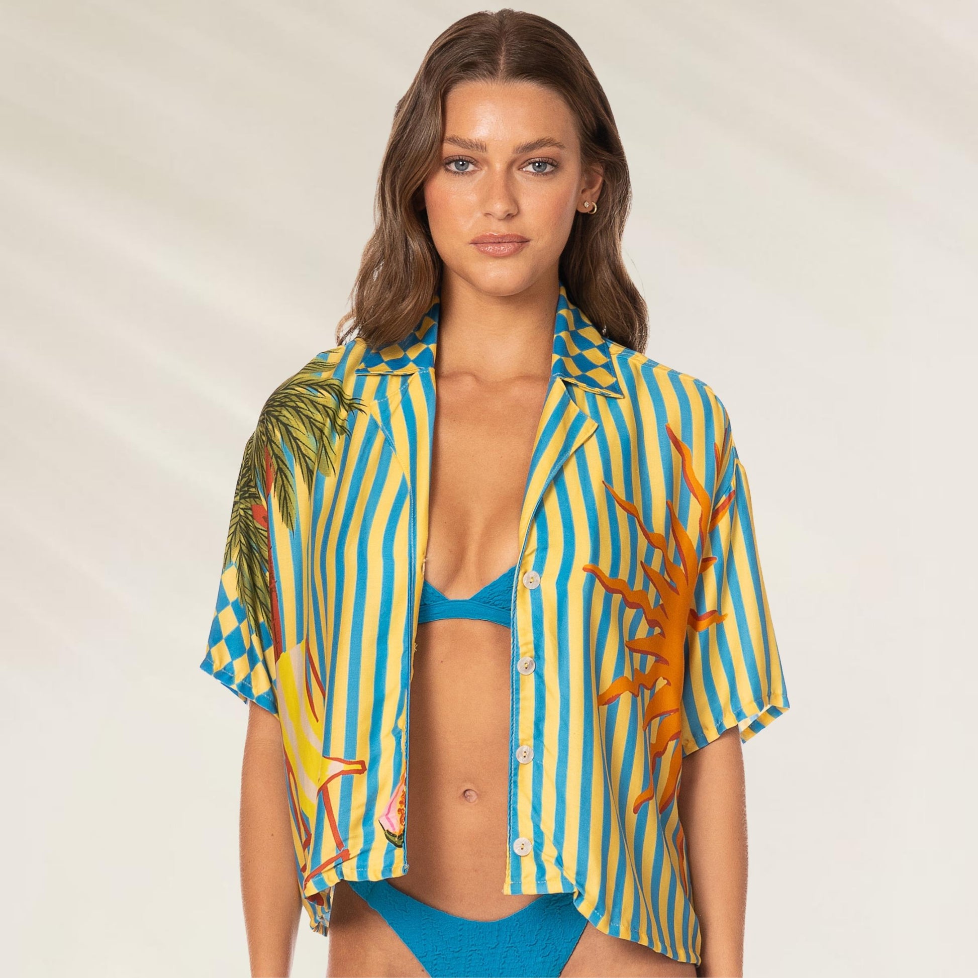 Camiseiro Tropic Camouflage Octavia da Maaji com estampa vibrante e estilo tropical