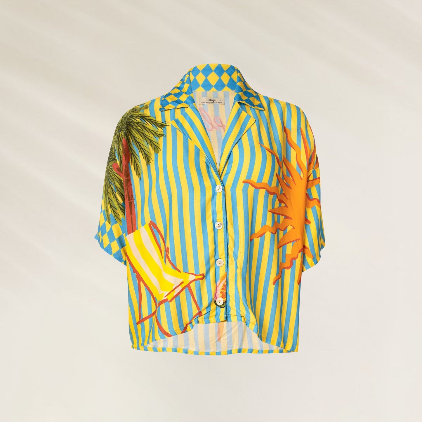 Camiseiro Tropic Camouflage Octavia da Maaji com estampa vibrante de palmeiras e sol