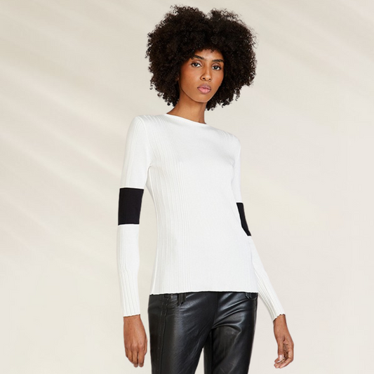 Camisola Animale com detalhe de laço nas costas – Elegância com um toque moderno em estampa floral vermelha e branca