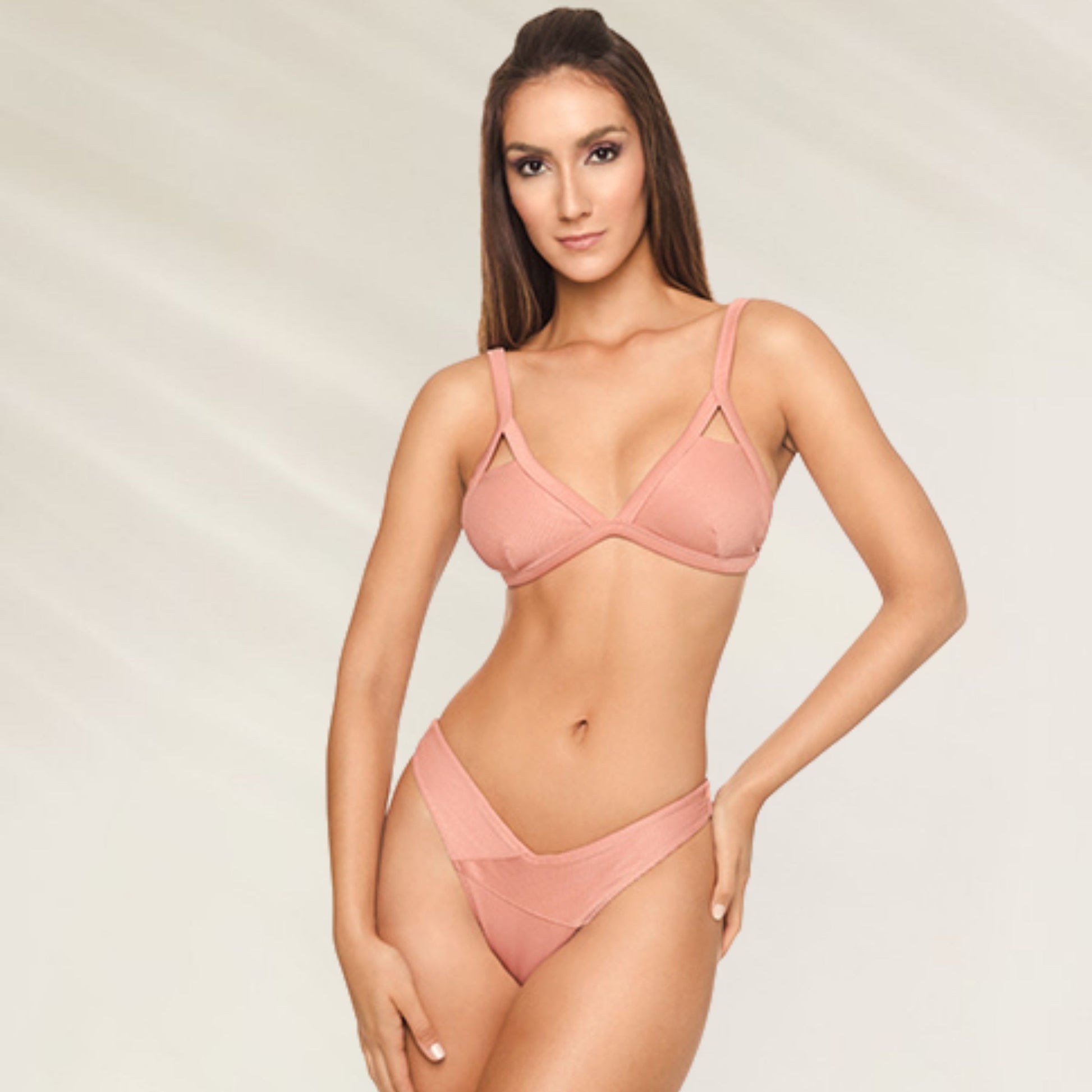 Conjunto de Biquíni Texturado em tom nude com design moderno e modelagem confortável