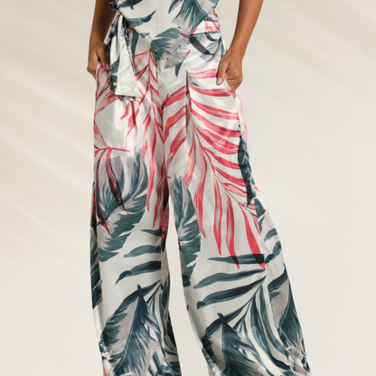 Calça Longa Refined Resort Cosita Linda feminina com estampa de folhas verdes e vermelhas em tecido leve