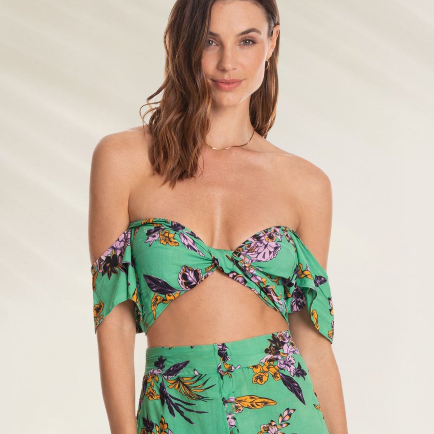 Top Maaji Verde Floral Crop Top Conversível com Folhos, ideal para dias ensolarados na praia