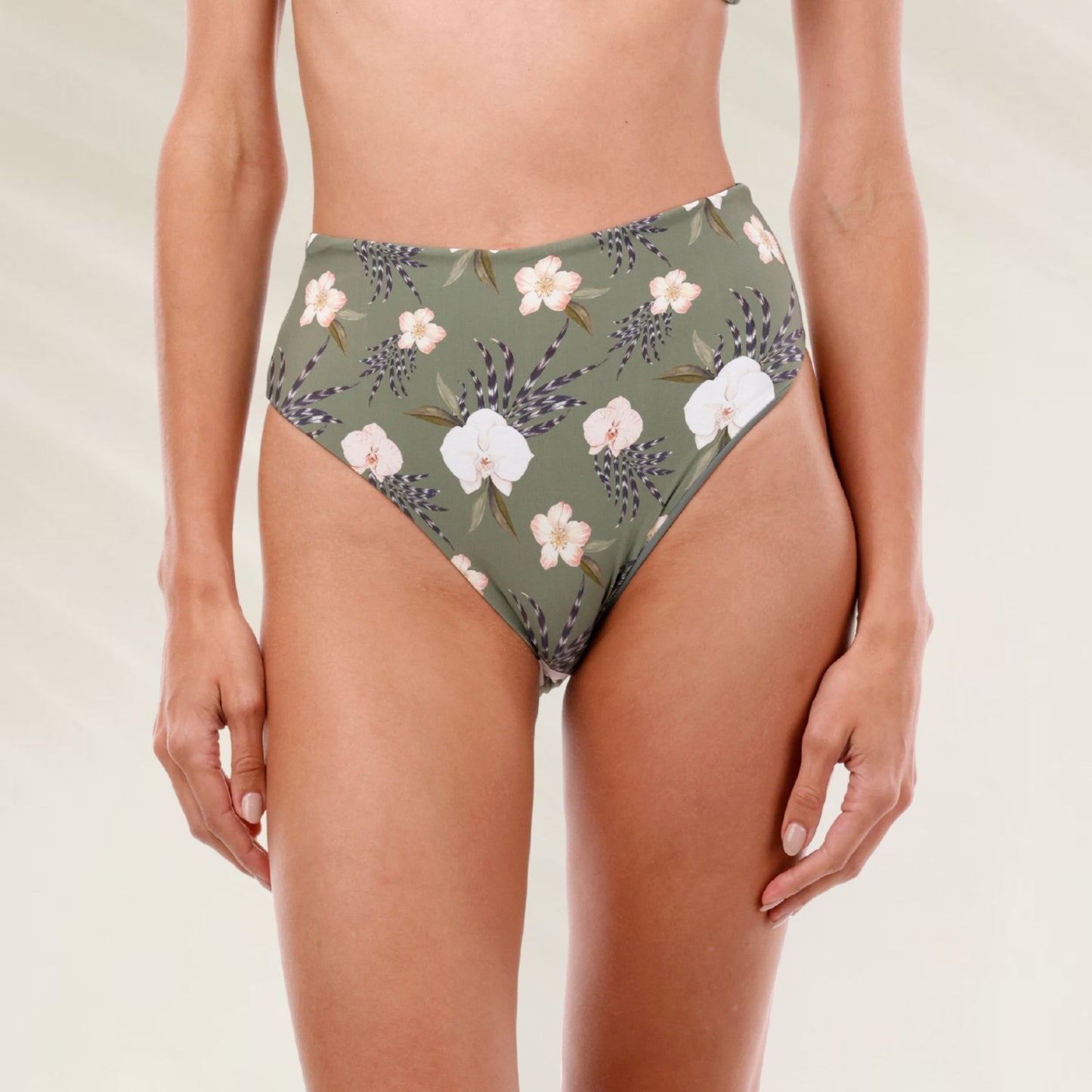 Cueca Biquíni Floral Verde Malai em estampa vibrante com cintura alta para conforto na praia