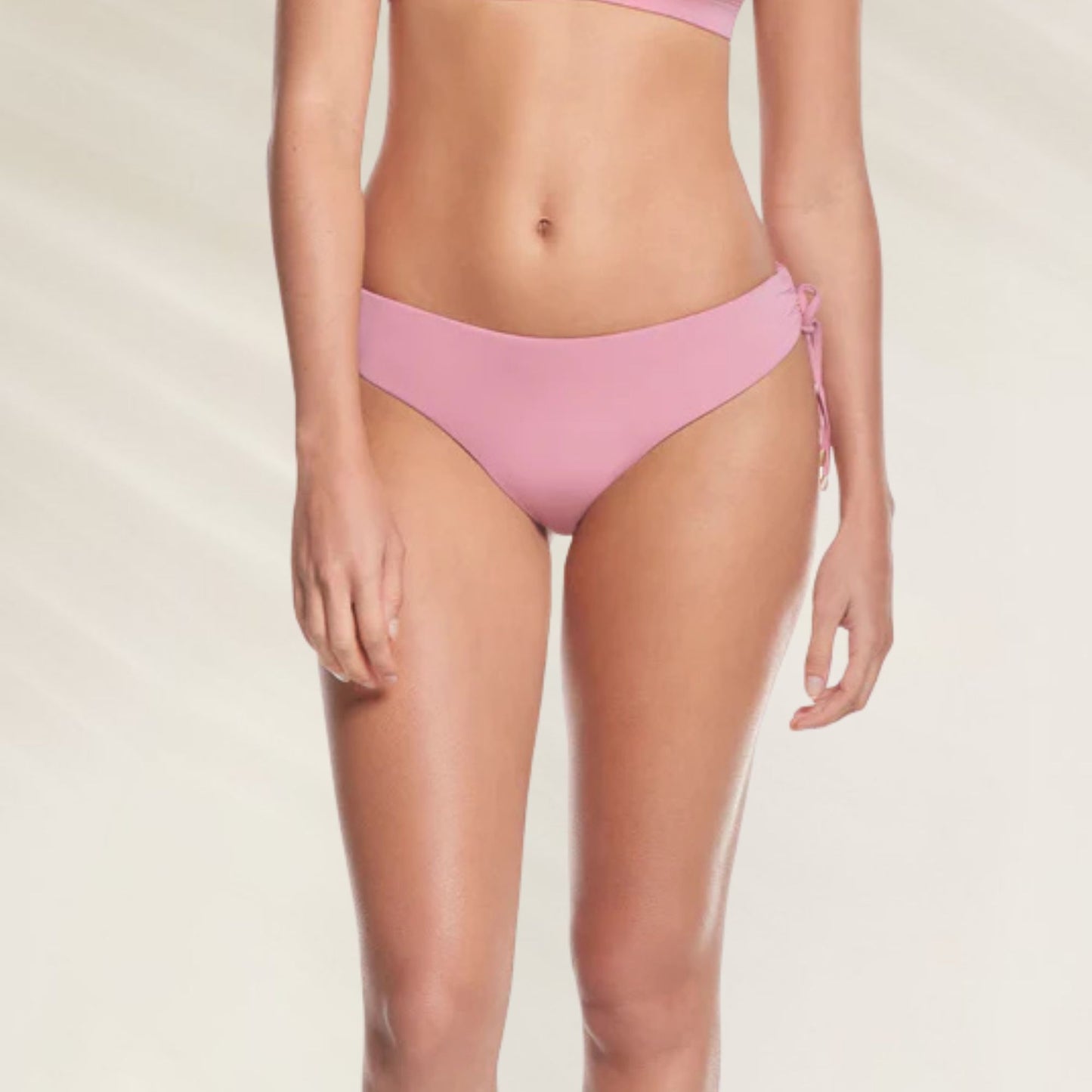 Cueca de Biquíni Média Rosette em rosa com detalhe de amarração para conforto e estilo na praia