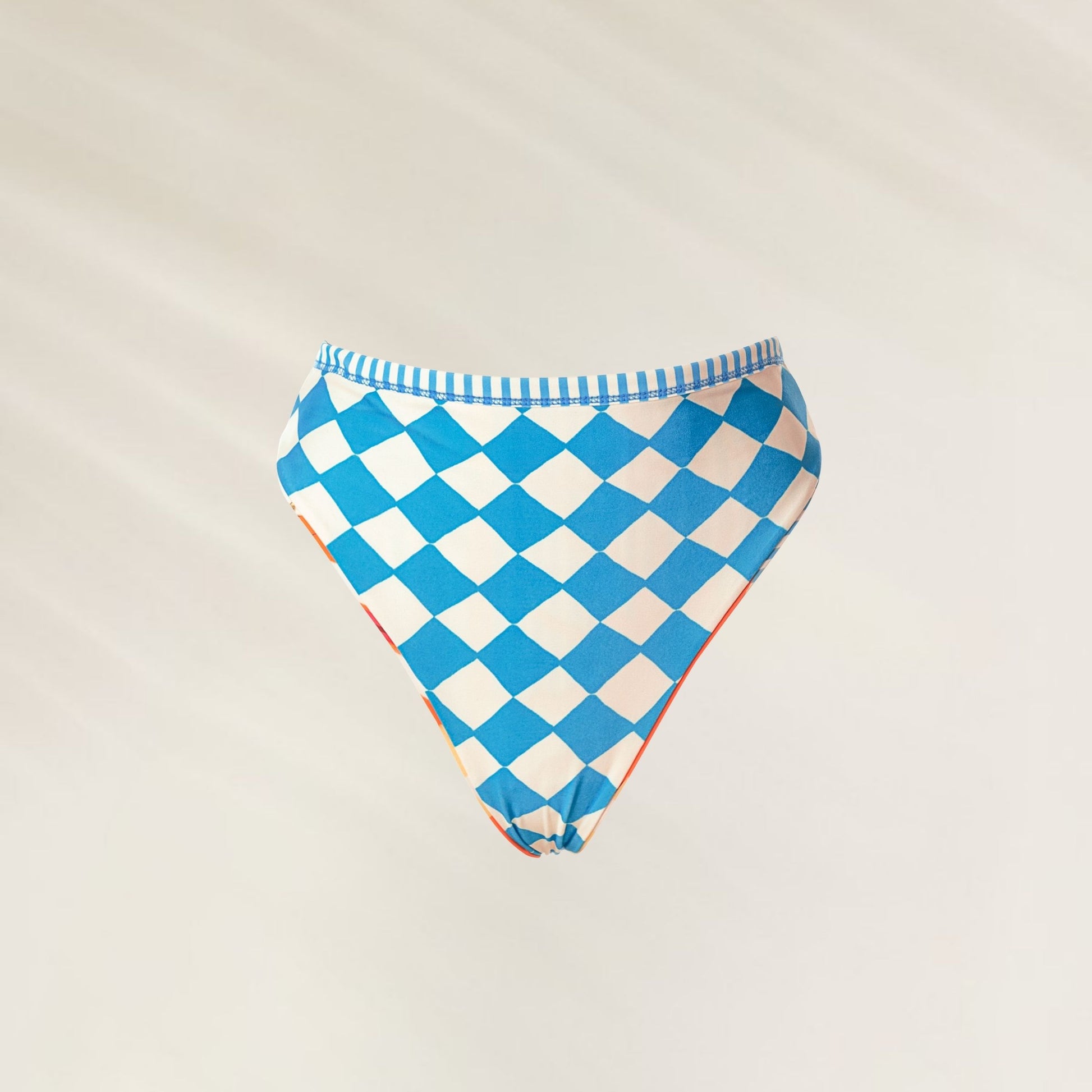 Cueca de Biquíni Alta Beach Static Sully com estampa xadrez azul e branco, ideal para o verão