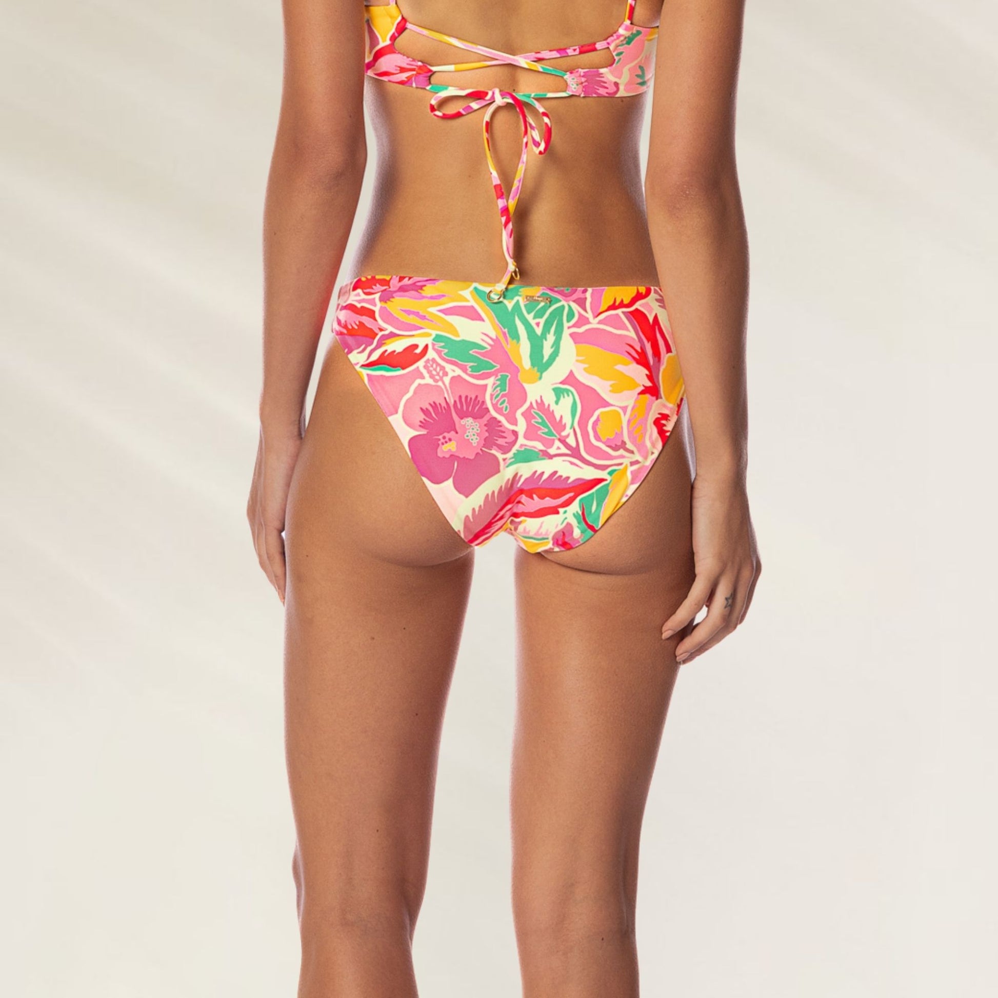 Cueca de Biquíni Floral Dream Garden com estampa vibrante e corte moderno para conforto e estilo na praia