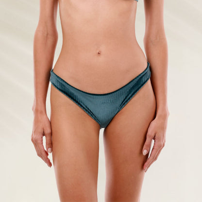 Cueca de Biquíni Verde Velvet Beetle da Malai com design elegante e modelo minimalista
