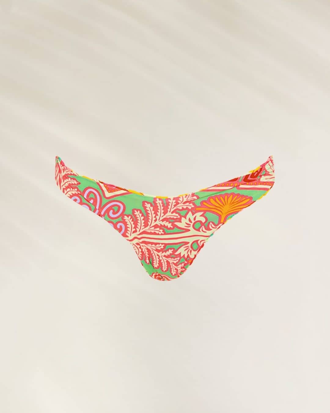 Cueca Reversível Multicolor da Maaji com estampas vibrantes para estilo na praia