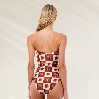 Fato de Banho Bandeau Oasis Lux em design moderno com estampa de palmeiras para conforto e estilo na praia