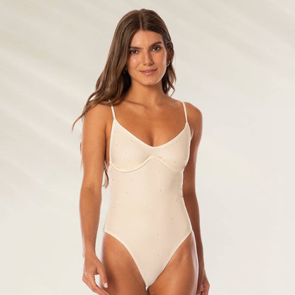 Fato de Banho Celine Crystal Pearl da Maaji em tom claro com detalhes brilhantes e alças finas