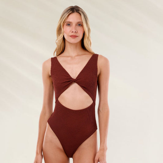 Fato de Banho Cut-Out Texturado Terracota com design moderno e elegante para desfrutar na praia