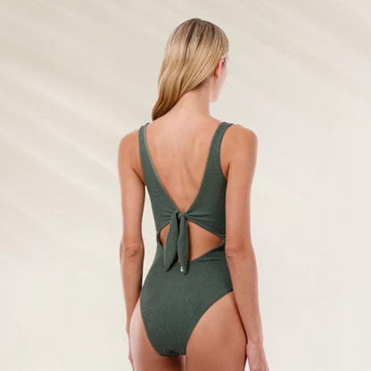 Fato de Banho Cut-Out Texturado Verde com detalhes de laço nas costas para um look elegante na praia