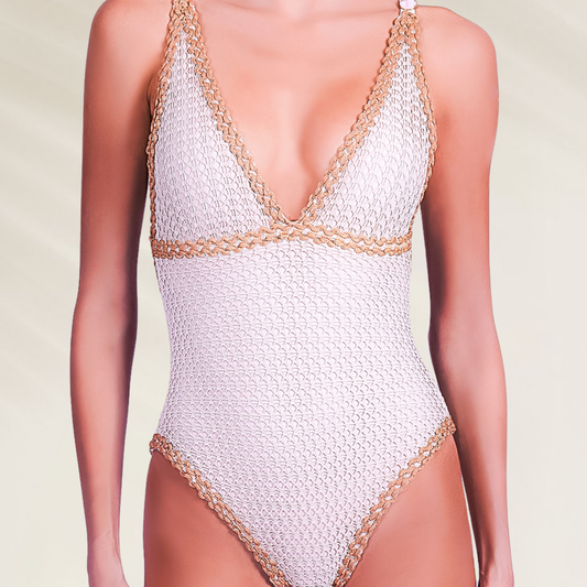Fato de banho Despi com decote V e detalhes em renda, ideal para aproveitar o verão com estilo