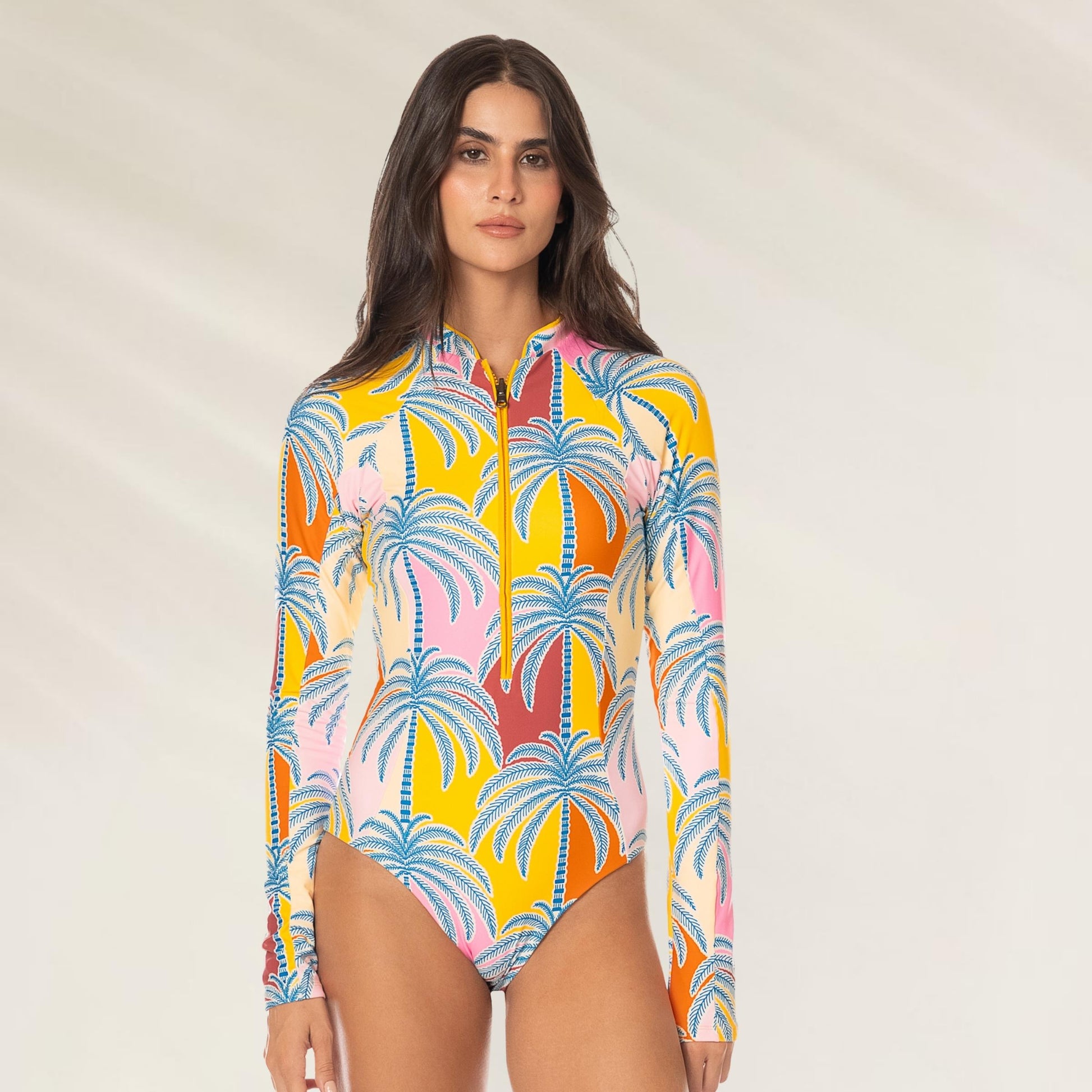 Fato de Banho Jungle Whisper Eos da Maaji com estampa de palmeiras e fecho frontal para conforto e estilo