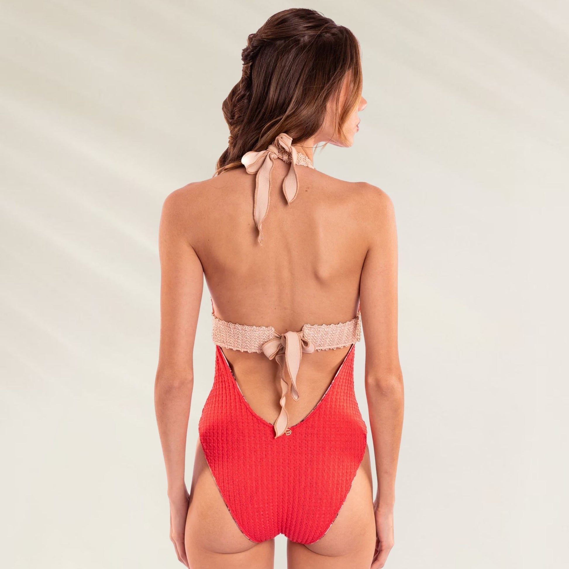 Fato de Banho Reversível Anaconda em vermelho com detalhes em renda na parte de trás