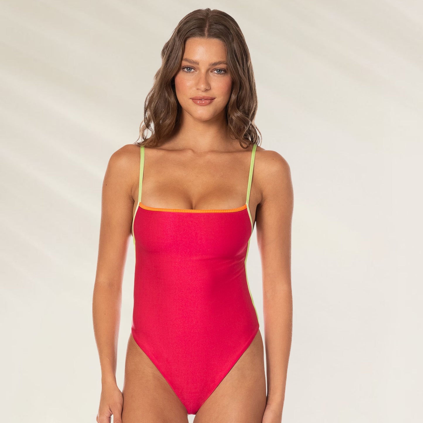 Fato de Banho Sundazed Genova da Maaji, em rosa com alças verdes, ideal para dias de sol.