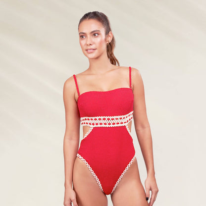 Fato de Banho Texturado Vermelho da Despi com Detalhes em Renda e Alças Finas