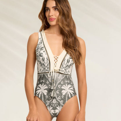 Fato de Banho Tropical Lace-Up da Cosita Linda com estampa de palmeiras e detalhe em laçada