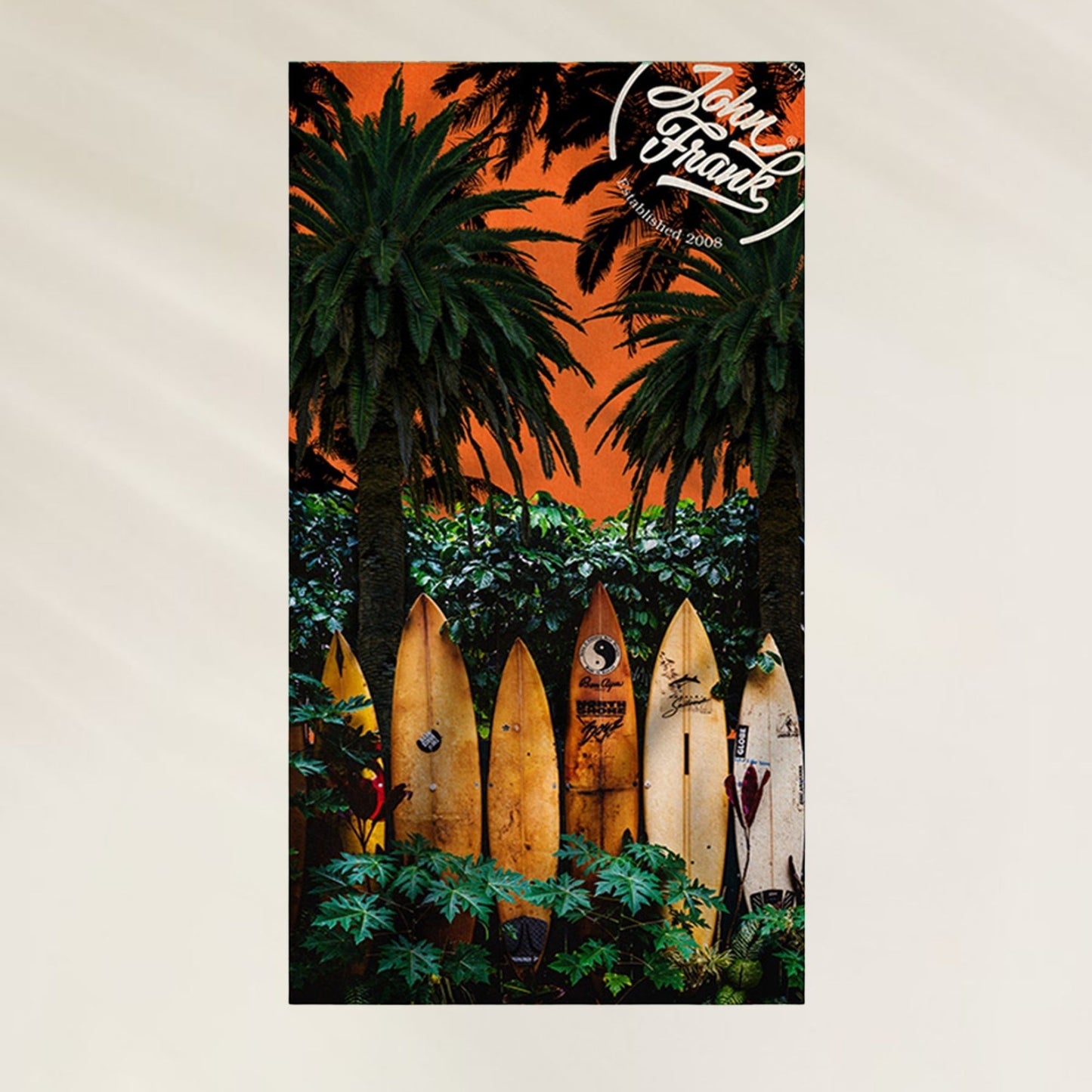Toalha de Praia Palm da John Frank com design vibrante de palmeiras e pranchas de surfe