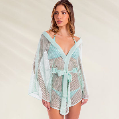 Kaftan Shiny Aquamarine com design leve e transparência, ideal para dias de praia e piscina