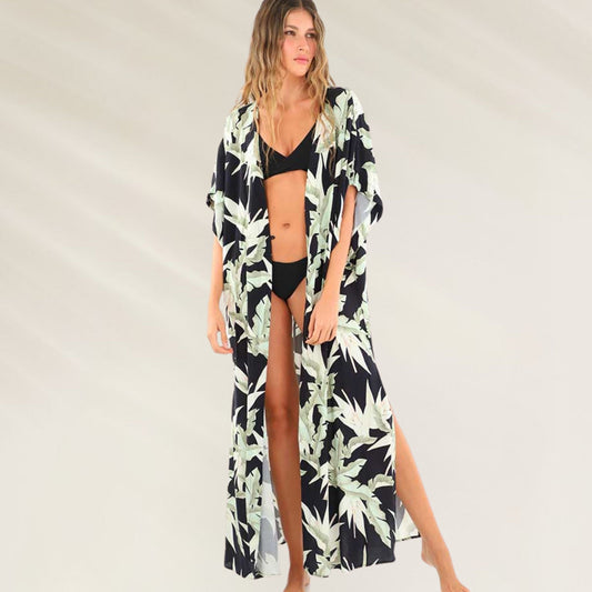 Kimono Longo Tropical com estampa de folhas, ideal para compor looks de praia e piscina