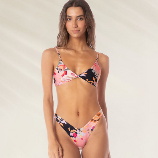 Cueca Libelle Reversível Maaji com estampa floral colorida em modelo biquíni feminino