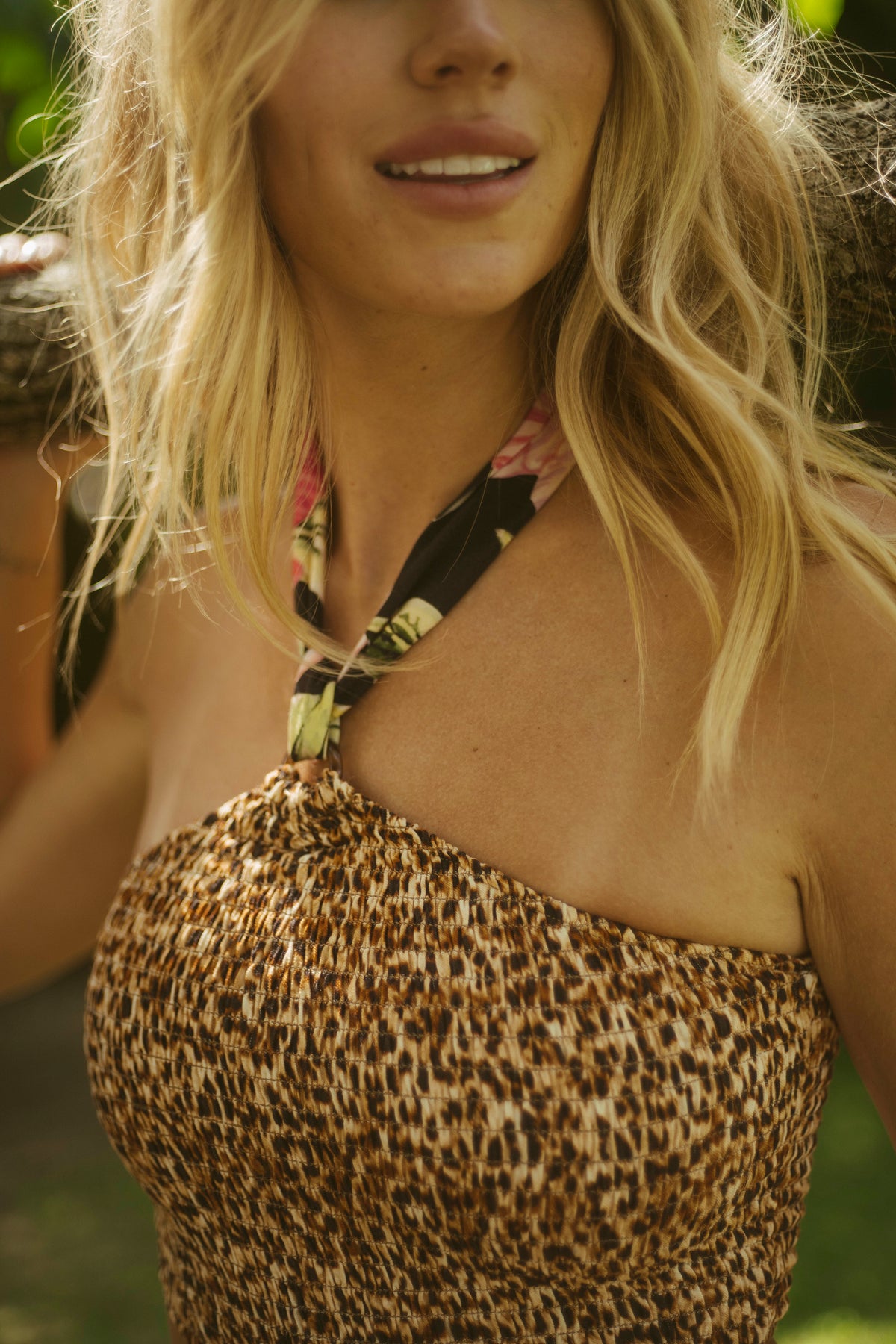 Vestido Comprido Halter Floral Elegante — em destaque 4