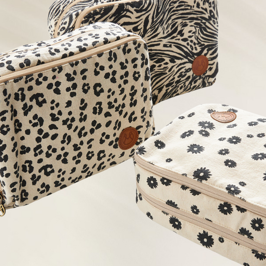 Bolsa Maaji com padrão surpresa — funcionalidade e estilo num só com estampas variadas animal print e floral