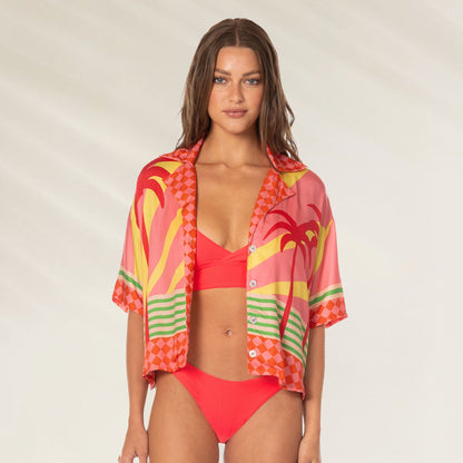 Camiseiro Jungle Sway da Malai em cores vibrantes com estampa tropical, ideal para verão e praia