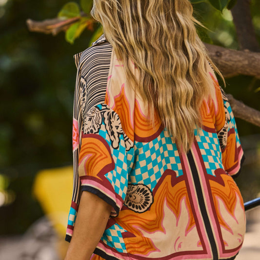 Camiseiro Tropical Octavia da Maaji com estampas vibrantes e estilo descontraído