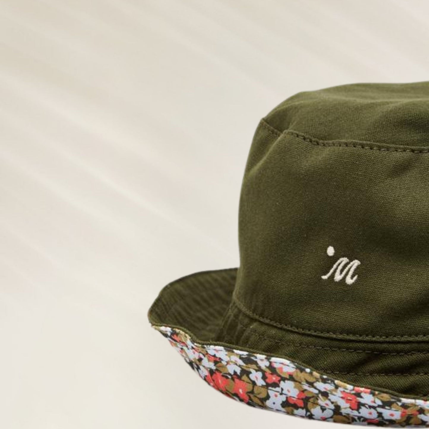 Chapéu Reversível Maaji com Dupla Face em verde e estampa floral colorida para proteção solar