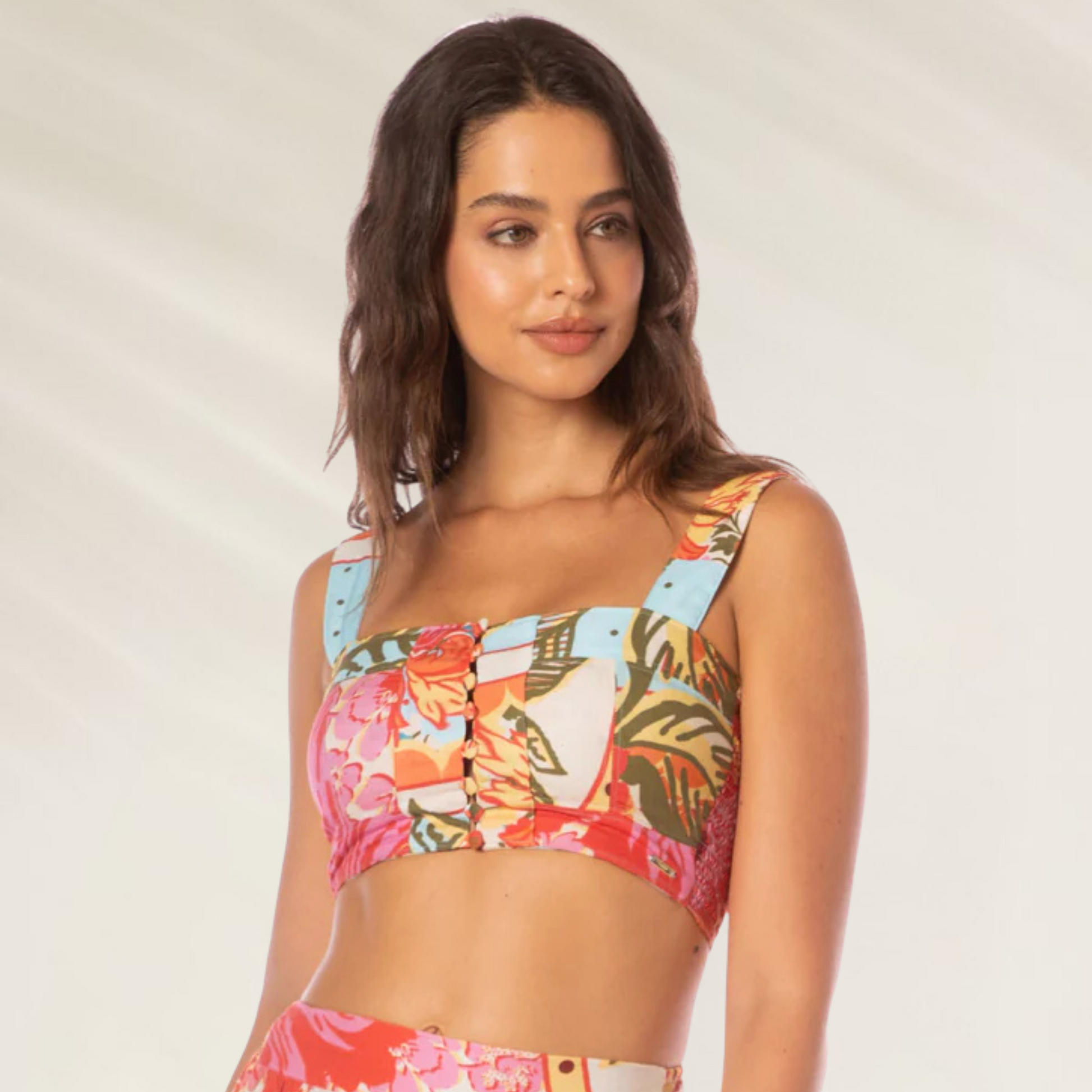 Crop Top Maaji Floral Groove Daily com estampa vibrante perfeito para looks casuais e de verão