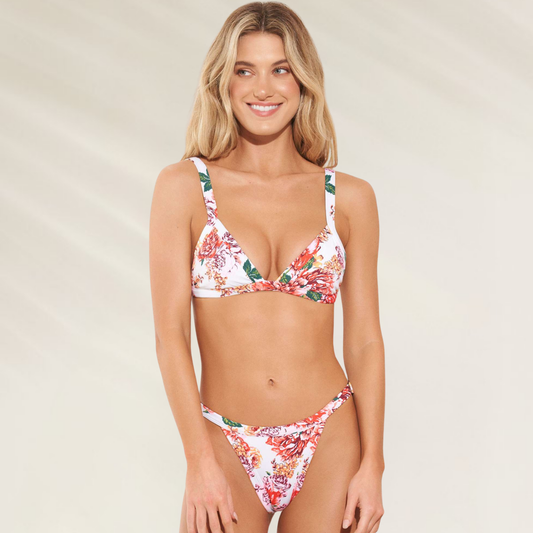 Mulher usando cueca de biquini Cueca Latina Reversível Floral Maaji com estampa floral colorida