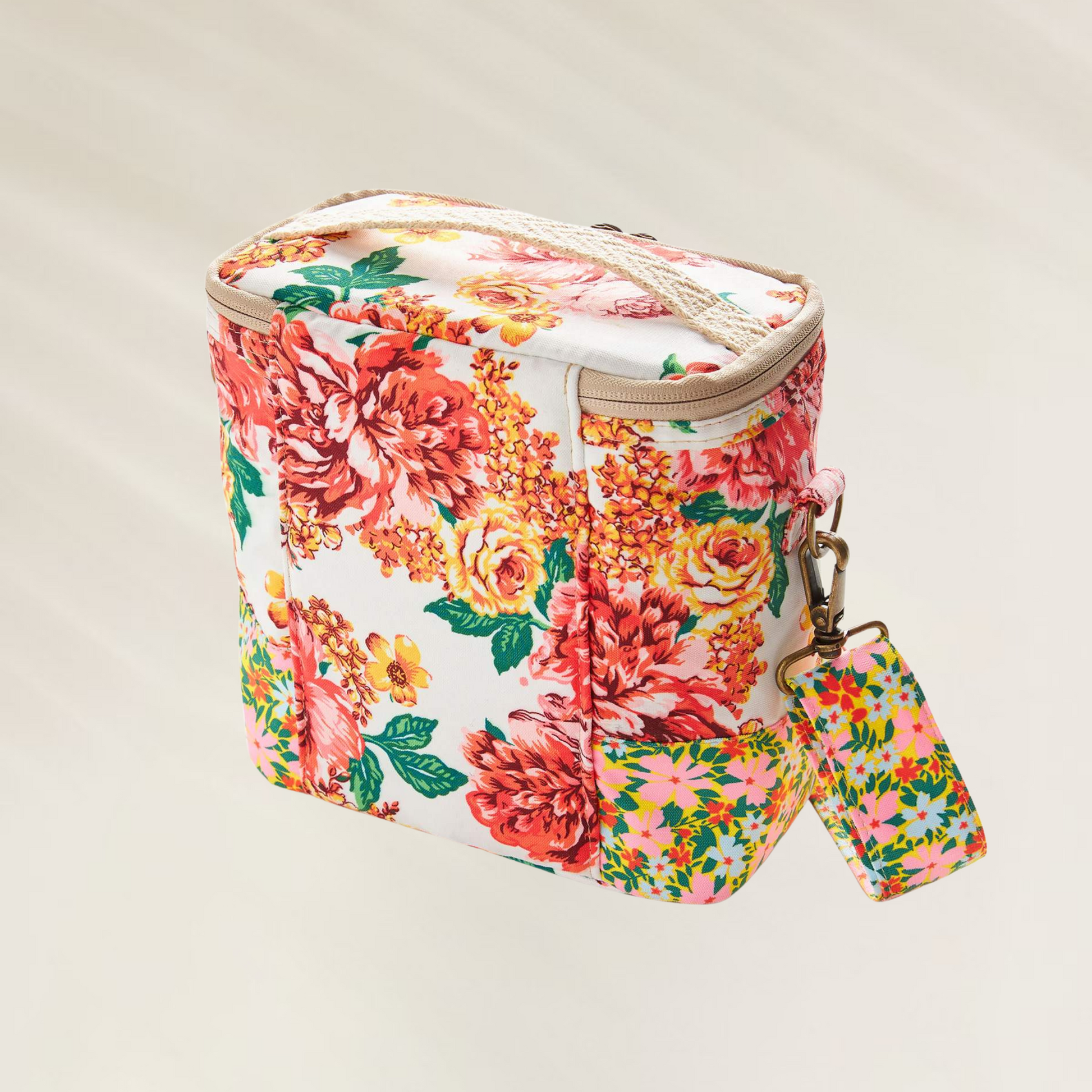 Lancheira Maaji com padrão Floral em tecido colorido com flores vermelhas e amarelas