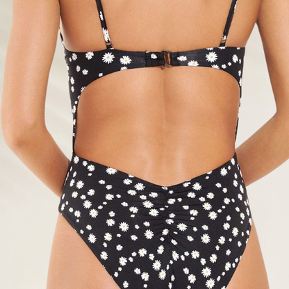 Tríquini Reversível Maaji com Detalhe Cut-Out Floral na parte traseira com estampa de margaridas brancas