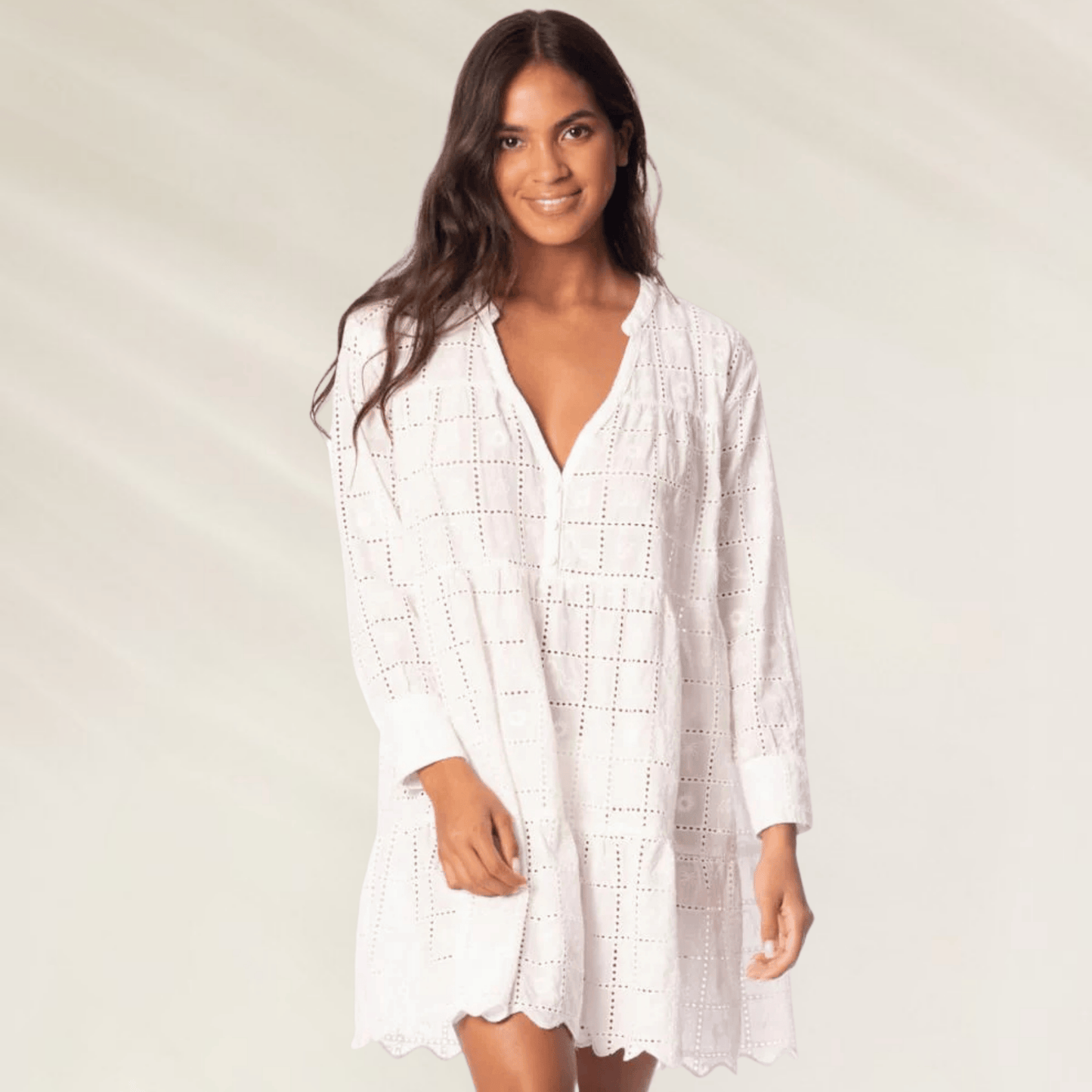 Túnica Maajical Jaguar Ambre Maaji em branco com detalhes de renda e mangas longas